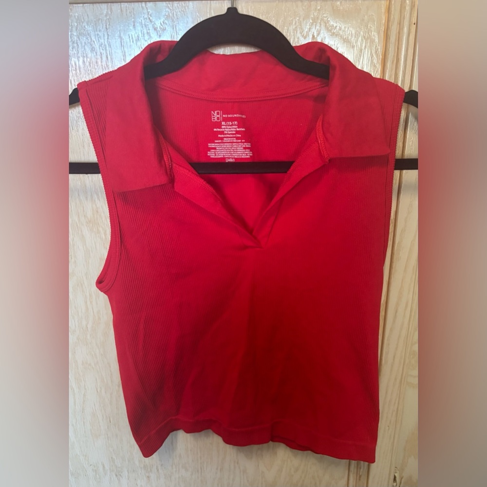 No Boundaries Red Cropped Sleeveless Tee for Women‎